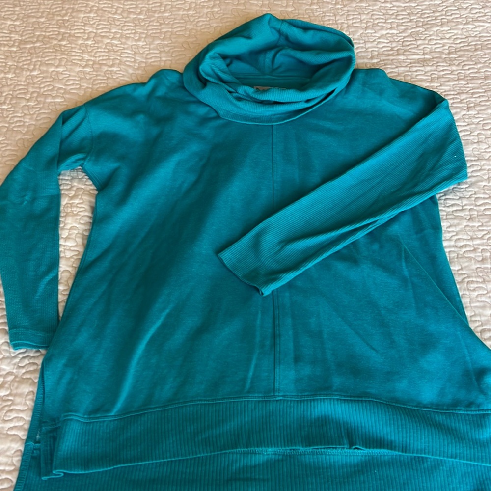 Turquoise long sleeve fleece top